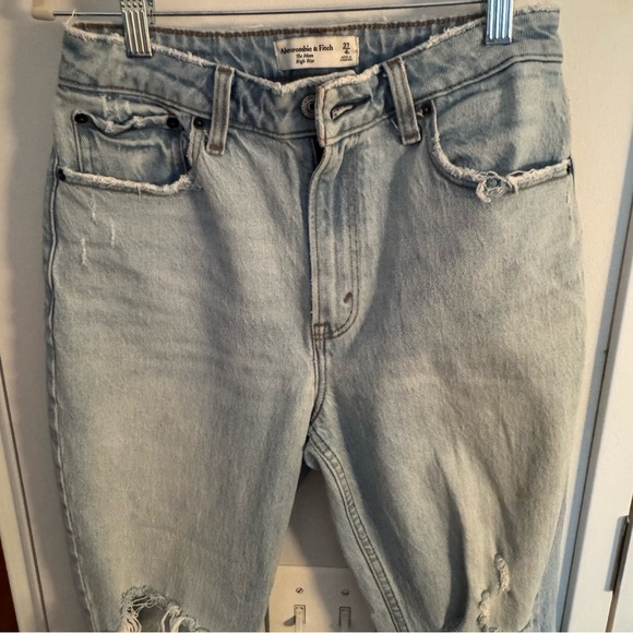 Abercrombie & Fitch The Mom High High Light Blue Ripped Knee Jenas - Picture 3 of 7